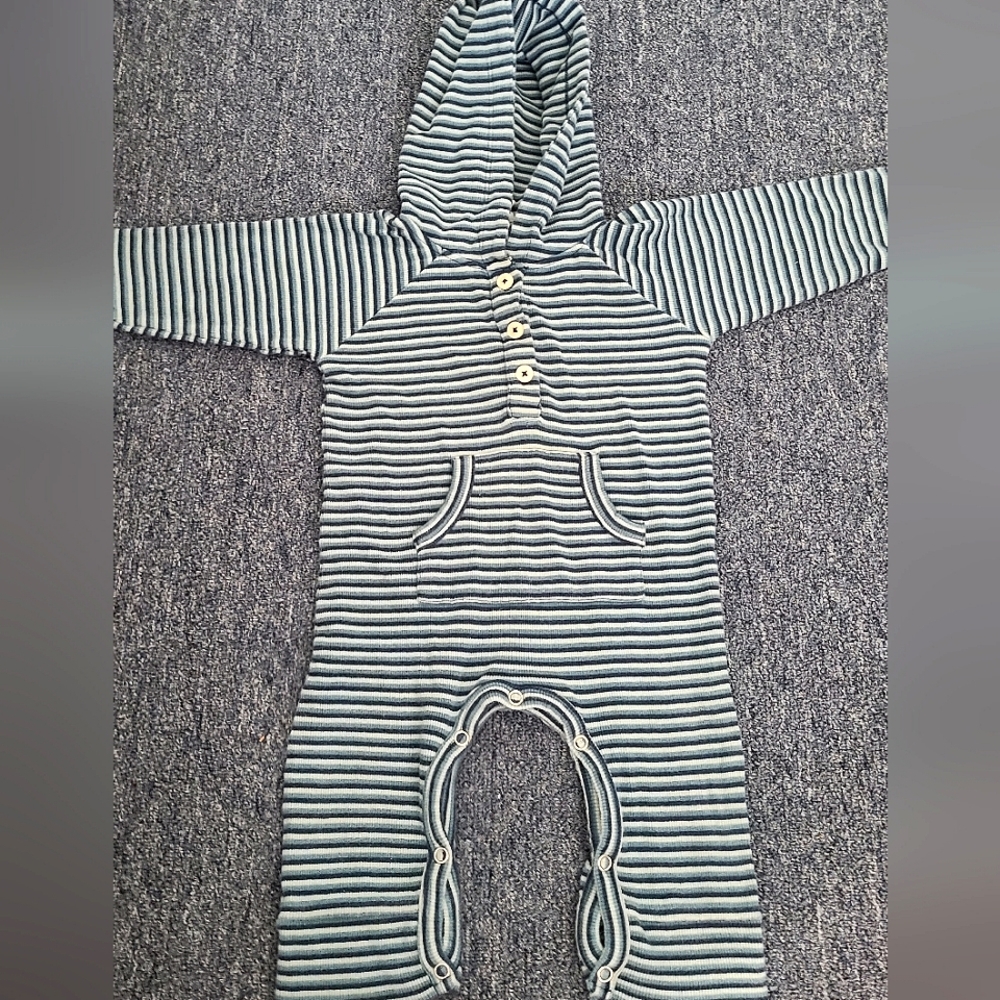 Kate quinn 6-12 m romper with hoodie